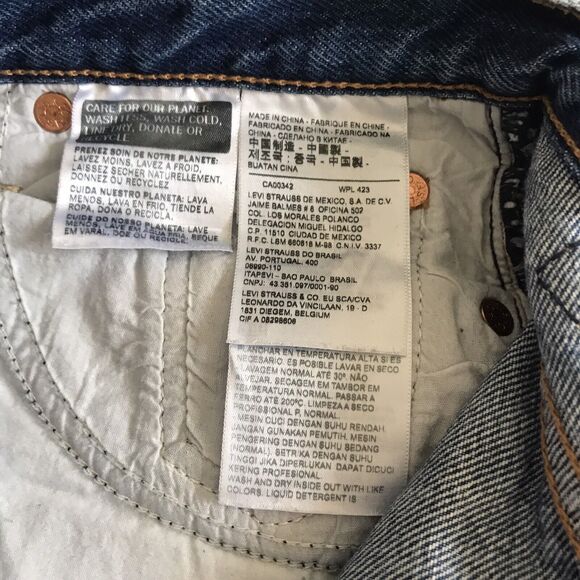 LEVI'S Women’s 26 X 28 The Wedgie Ankle Jeans Distressed Button Fly Style 22861 - Picture 11 of 11